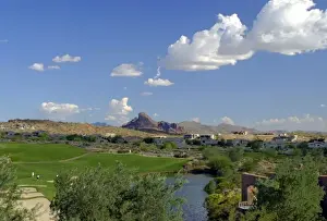 Images Dated 14th October 2005: USA, Arizona, Fountain Hills. The Golf Course and scenery at Eagle Mountain