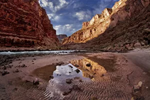 Images Dated 12th May 2007: USA Arizona Grand Canyon Colorado River Float Trip North Canyon and River