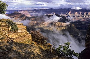 Images Dated 16th January 2016: USA, Arizona, Grand Canyon National Park, North Rim, Sun shines on rim edge with