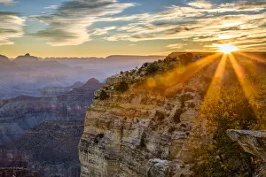 Images Dated 17th September 2019: USA, Arizona, Grand Canyon National Park, Sunrise over Powell Point