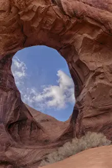 USA Arizona Monument Valley Ear-of-the-Wind Window