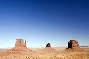 Images Dated 12th March 2007: USA, Arizona, Monument Valley. The Mittens as seen from the Monument Valley Navajo