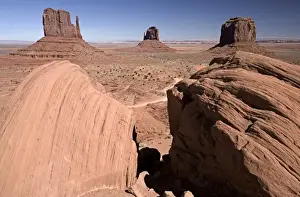 Images Dated 12th March 2007: USA, Arizona, Monument Valley. The Mittens as seen from the Monument Valley Navajo