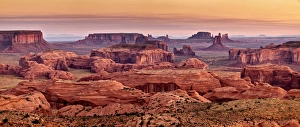 Images Dated 29th September 2010: USA, Arizona, Monument Valley Navajo Tribal Park, Panoramic view from Hunt s