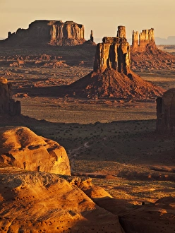 Images Dated 29th September 2010: USA, Arizona, Monument Valley Navajo Tribal Park, View of buttes from Hunt s