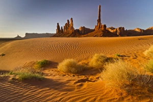 Images Dated 15th May 2011: USA, Arizona, Monument Valley Navajo Tribal Park, Mystery Valley. View of Totem Pole