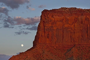 Images Dated 5th July 2009: USA, Arizona, Monument Valley Navajo Tribal Park, Full moon rises behind red sandstone