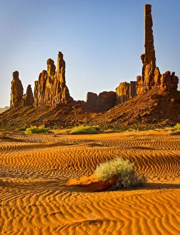 Natural Beauty Prints: USA, Arizona, Mounment Valley, Totem