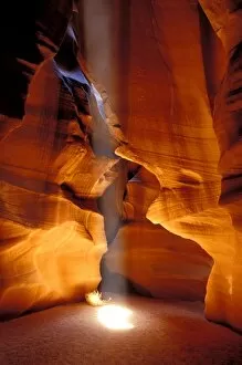 Images Dated 6th June 2007: USA, Arizona, Page, Upper Antelope Canyon, Slot Canyon, Sun shinning beam of light