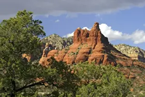 Images Dated 15th January 2006: USA, Arizona, Sedona. Scenic Red Rock formations of Sedona, Arizona