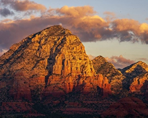 Images Dated 4th December 2023: USA, Arizona. Sunrise on mountain and valley landscape