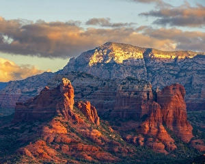 Images Dated 4th December 2023: USA, Arizona. Sunrise on mountain and valley landscape