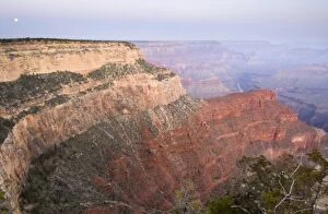 Images Dated 21st April 2008: USA, AZ, Grand Canyon NP, Full Moon Setting Over the Grand Canyon from Hopi Point