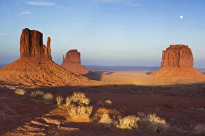 Images Dated 18th April 2008: USA, AZ, Full Moon Over Merrick Butte and the Mittens in Monument Valley