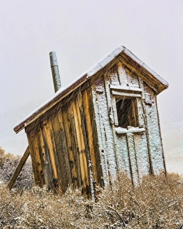Images Dated 2nd December 2014: USA, California, Bodie. Solitary outhouse