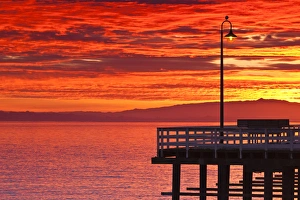 USA, California, Central Coast, Santa Cruz, Municipal Wharf, dawn