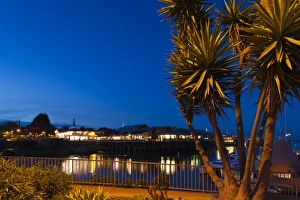 Images Dated 26th December 2010: USA, California, Central Coast, Monterey, Fishermans Wharf, evening