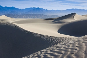 USA, California, Death Valley National Park, Mesquite Flat Sand Dunes, dawn