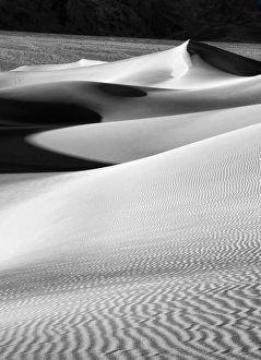 Stovepipe Wells Prints: USA, California, Death Valley National Park, Morning sun hits Mesquite Flat Dunes