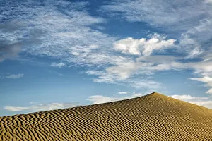 Images Dated 17th September 2019: USA, California, Death Valley National Park, Early morning on the Mesquite Flat Dunes