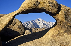 USA, California, Eastern Sierra, Lone Pine Peak through the mobius arch in the Alabama