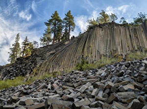Images Dated 28th September 2009: USA, California, Eastern Sierra, Devils Postpile National Monument in autumn