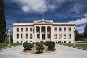 Images Dated 16th April 2011: USA, California, Eastern Sierra Nevada Area, Independence, Inyo County Courthouse