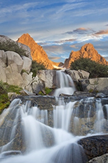 USA, California, Inyo National Forest. Waterfalls below Mount Ritter and Banner Peak at sunrise