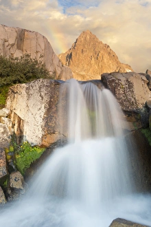 USA, California, Inyo National Forest. Waterfall below Mount Ritter