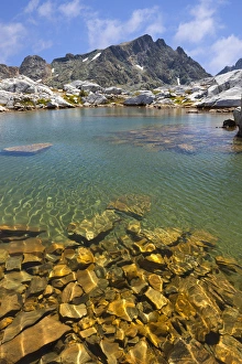 Images Dated 26th August 2012: USA, California, Inyo National Forest. Small tarn near Nydiver Lakes