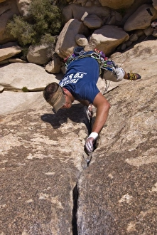 Images Dated 10th April 2007: USA, California, Joshua Tree National Park. A rock climber on one of the parks many climbs