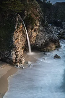 Images Dated 20th June 2019: USA, California, Julia Pfeiffer Burns State Park. McWay Falls into small cove