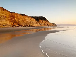 USA, California, La Jolla, Low tide cliff reflections at Torrey Pines State Beach