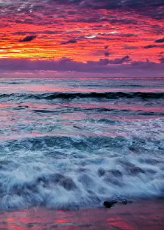 USA, California, La Jolla, Reflections of sunset at Windansea Beach