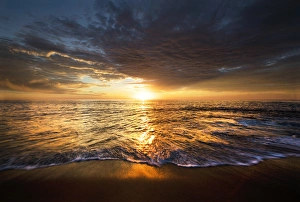 Images Dated 27th September 2016: USA, California, La Jolla. Sunset over beach