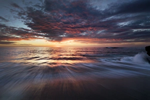 Images Dated 27th September 2016: USA, California, La Jolla. Sunset over beach