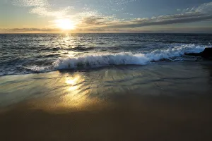 Images Dated 10th October 2016: USA, California, La Jolla. Sunset over beach