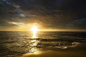 Images Dated 27th September 2016: USA, California, La Jolla. Sunset over beach