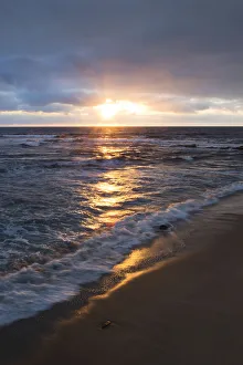 Images Dated 26th May 2016: USA, California, La Jolla. Sunset over beach