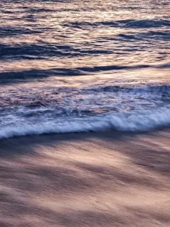 Images Dated 22nd May 2015: USA, California, La Jolla, Sunset color reflected in waves at Windansea Beach