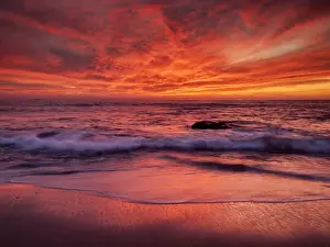USA, California, La Jolla, Sunset at north end of Windansea Beach