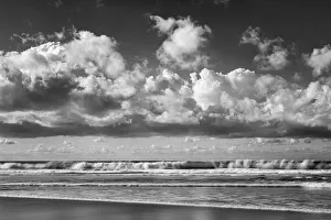 Images Dated 28th January 2022: USA, California, La Jolla, Waves at La Jolla Shores beach