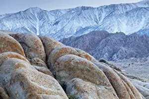 Images Dated 18th March 2012: USA, California, Lone Pine. View of the Alabama Hills and the Sierra Mountains. Credit as