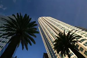 Images Dated 30th December 2004: USA-California-Los Angeles-Downtown: Library Tower (b. 1991) Tallest US Building west