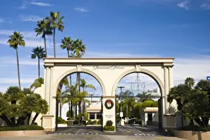 Text Prints: USA, California, Los Angeles. Entrance gate to Paramount Studios on Melrose Avenue