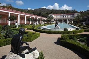 Images Dated 5th March 2009: USA, California, Los Angeles, Pacific Palisades, Perstyle and long pool in the main