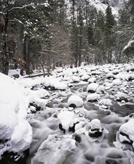 Images Dated 29th December 2011: USA, California, Merced River, Yosemite Valley, Winter, Snow on Rocks, Yosemite National