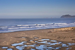 Images Dated 3rd January 2011: USA, California, Northern California, North Coast, Clam Beach, elevated coast view