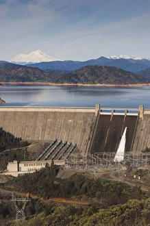 Images Dated 5th January 2011: USA, California, Northern California, Northern Mountains, Summit City, Shasta Dam