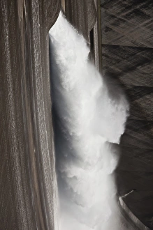 Images Dated 5th January 2011: USA, California, Northern California, Northern Mountains, Summit City, Shasta Dam